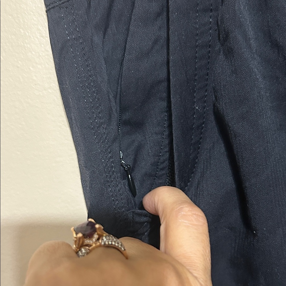 The North Face Women's Black Capris - Picture 11 of 12